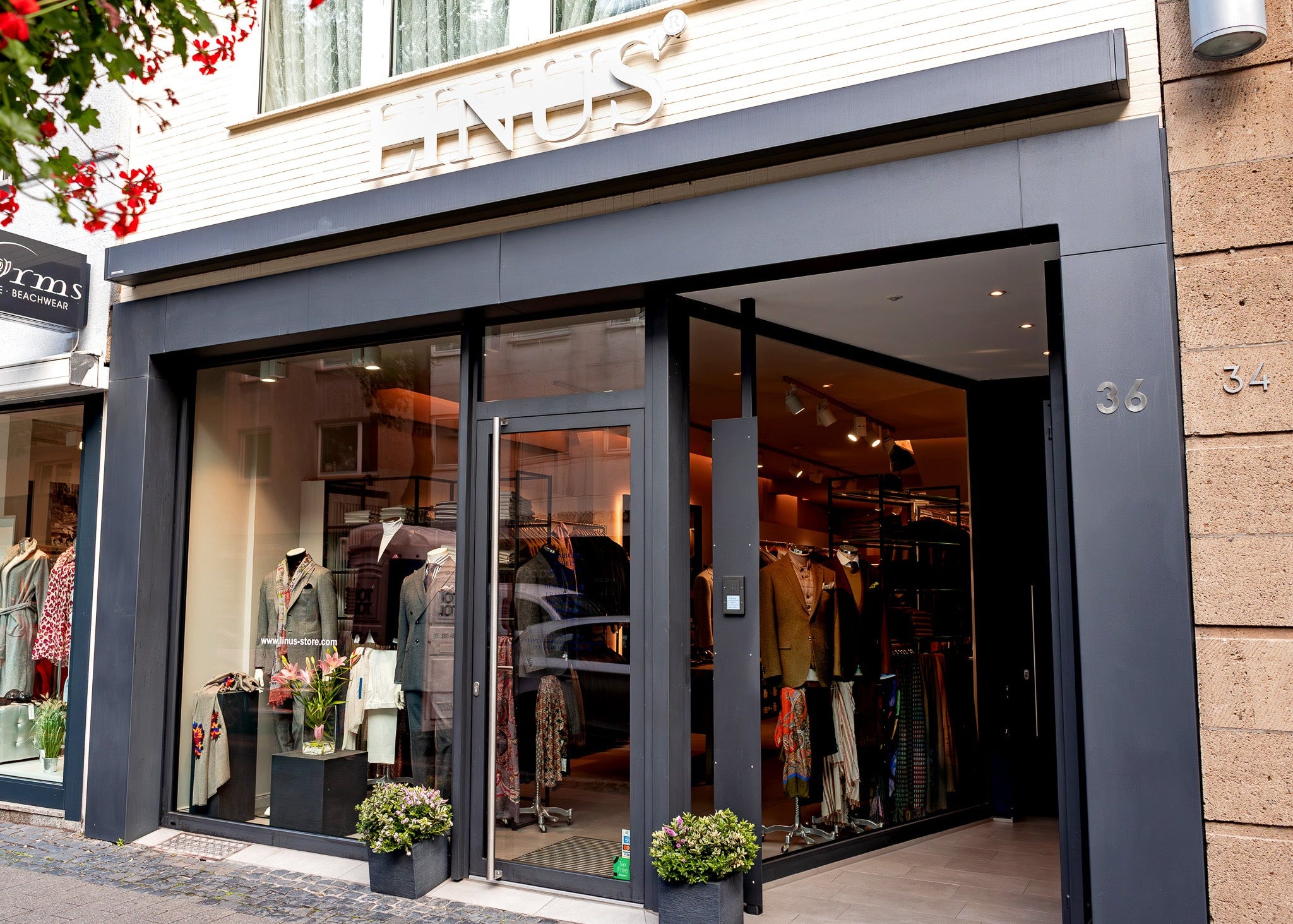 LINUS Herrenmode-Geschäft von außen.