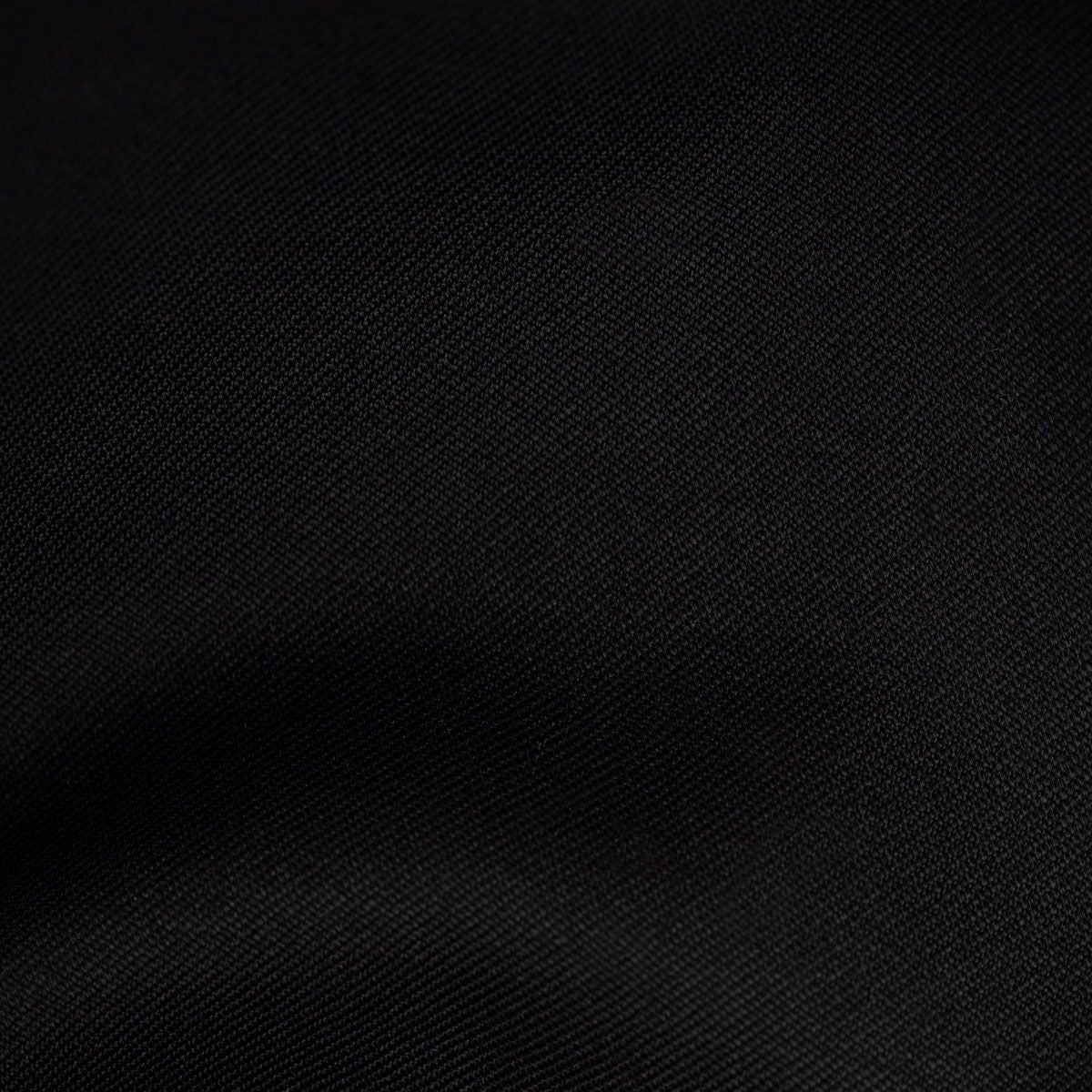 Schwarzer Stoff, elegante Textur.