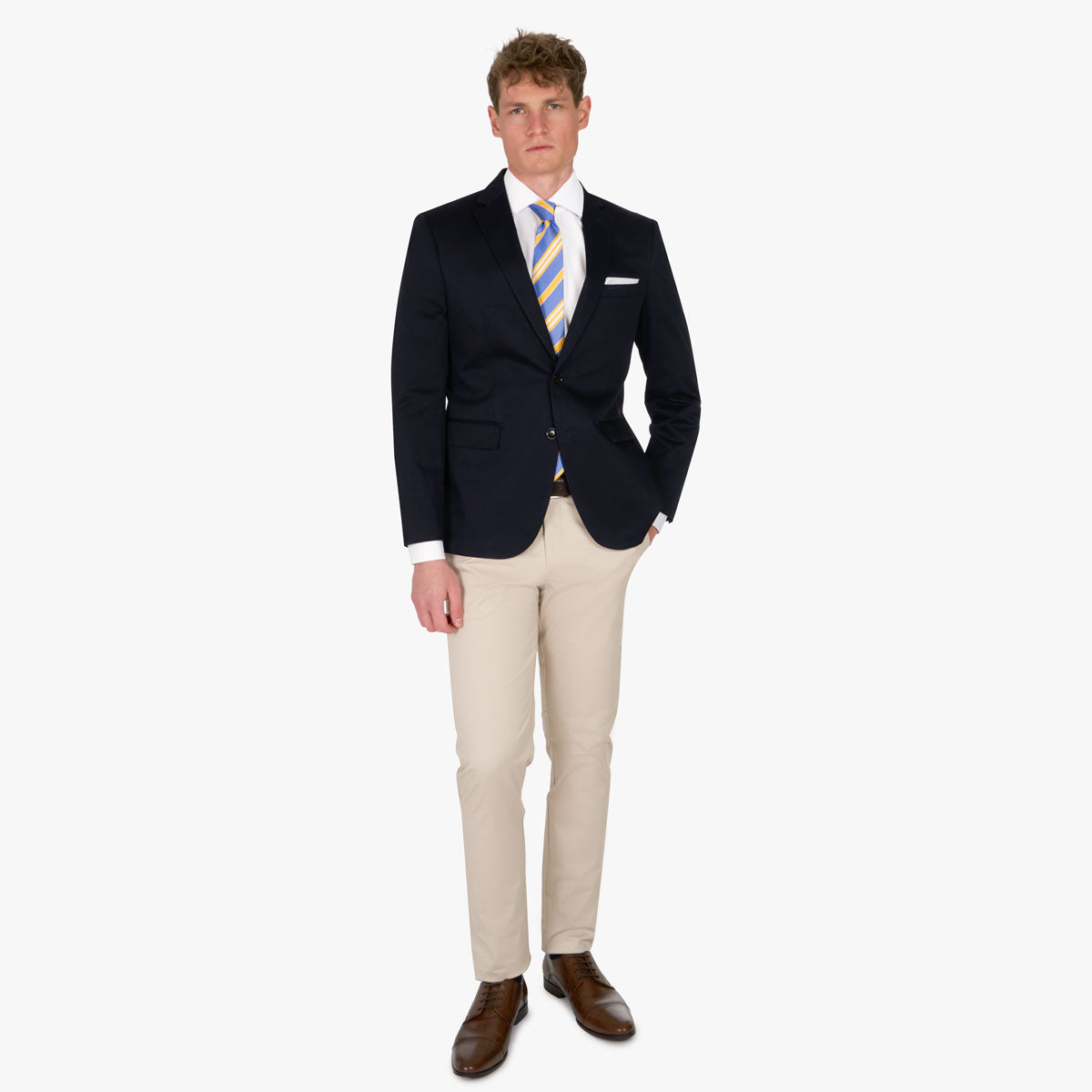 Mann in eleganter Herrenmode gekleidet.