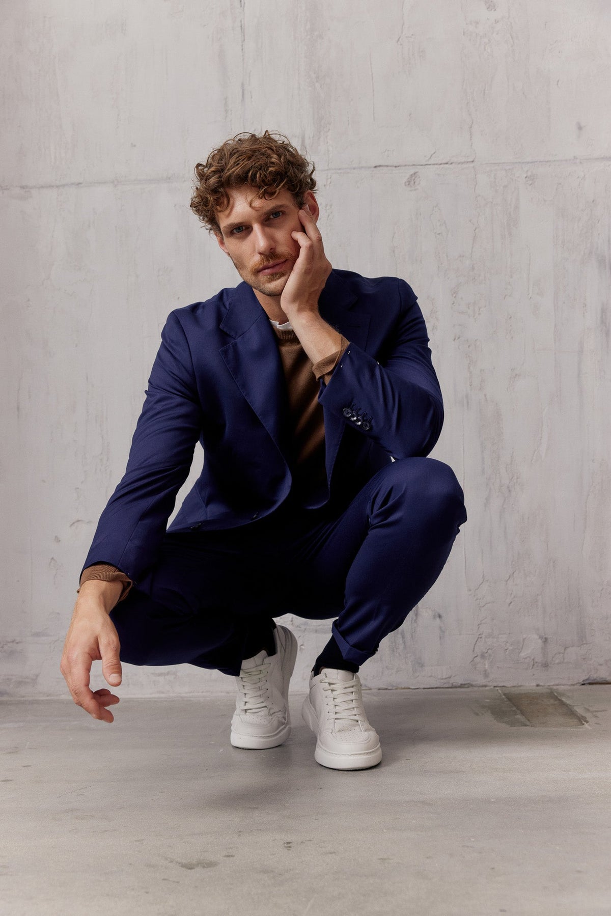 Style Guide: Sneaker zum Anzug