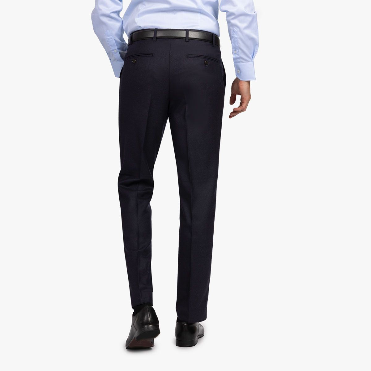 Mann in eleganter Herrenmode.