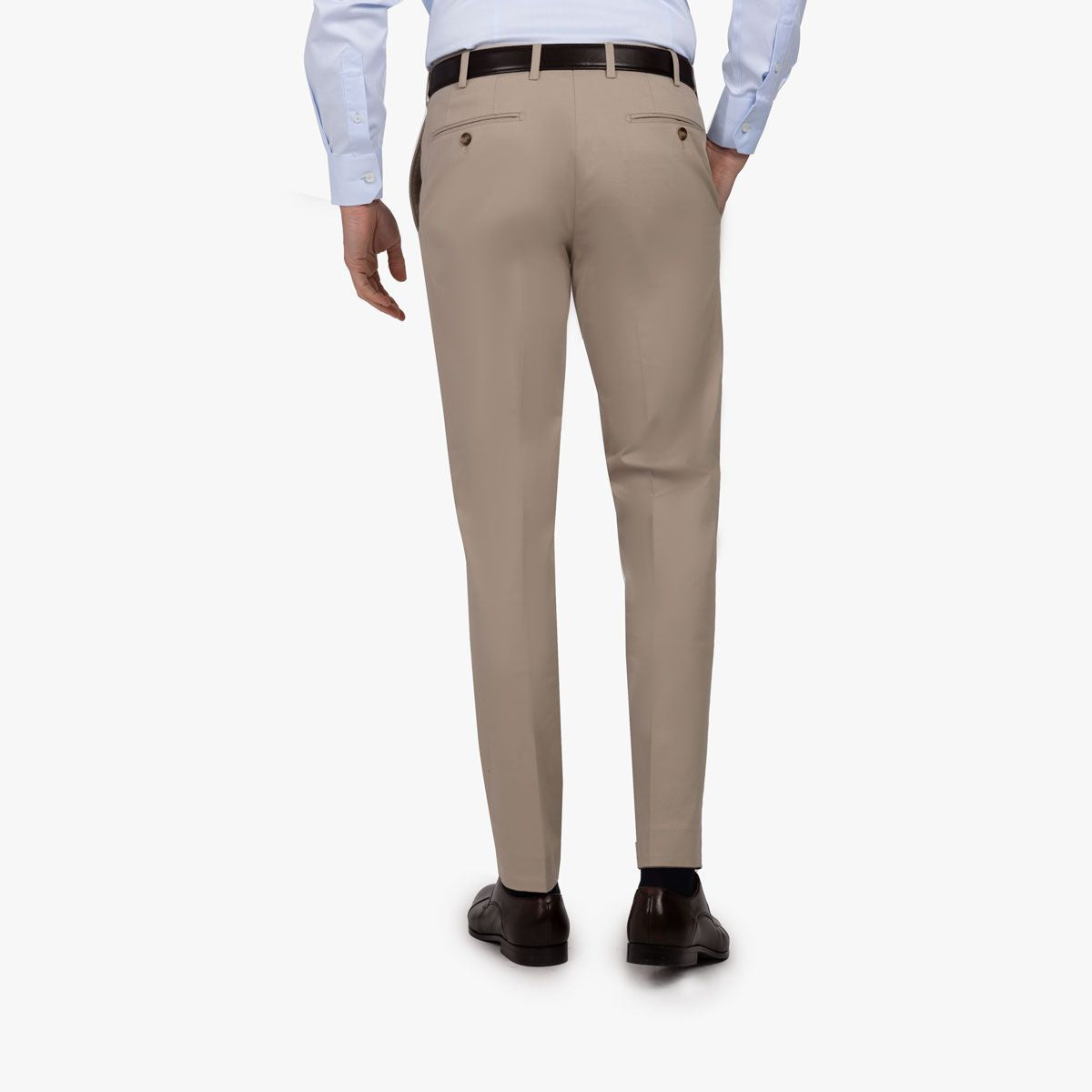 Mann in eleganter Herrenmode.