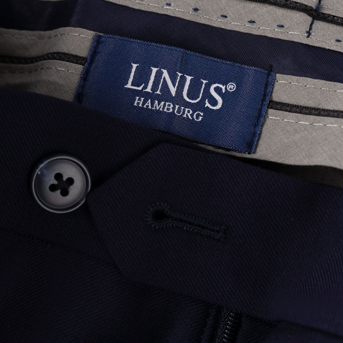 LINUS Hamburg Etikett auf Anzug.