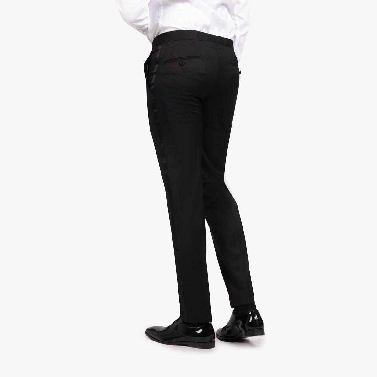Mann in eleganter schwarzer Hose.