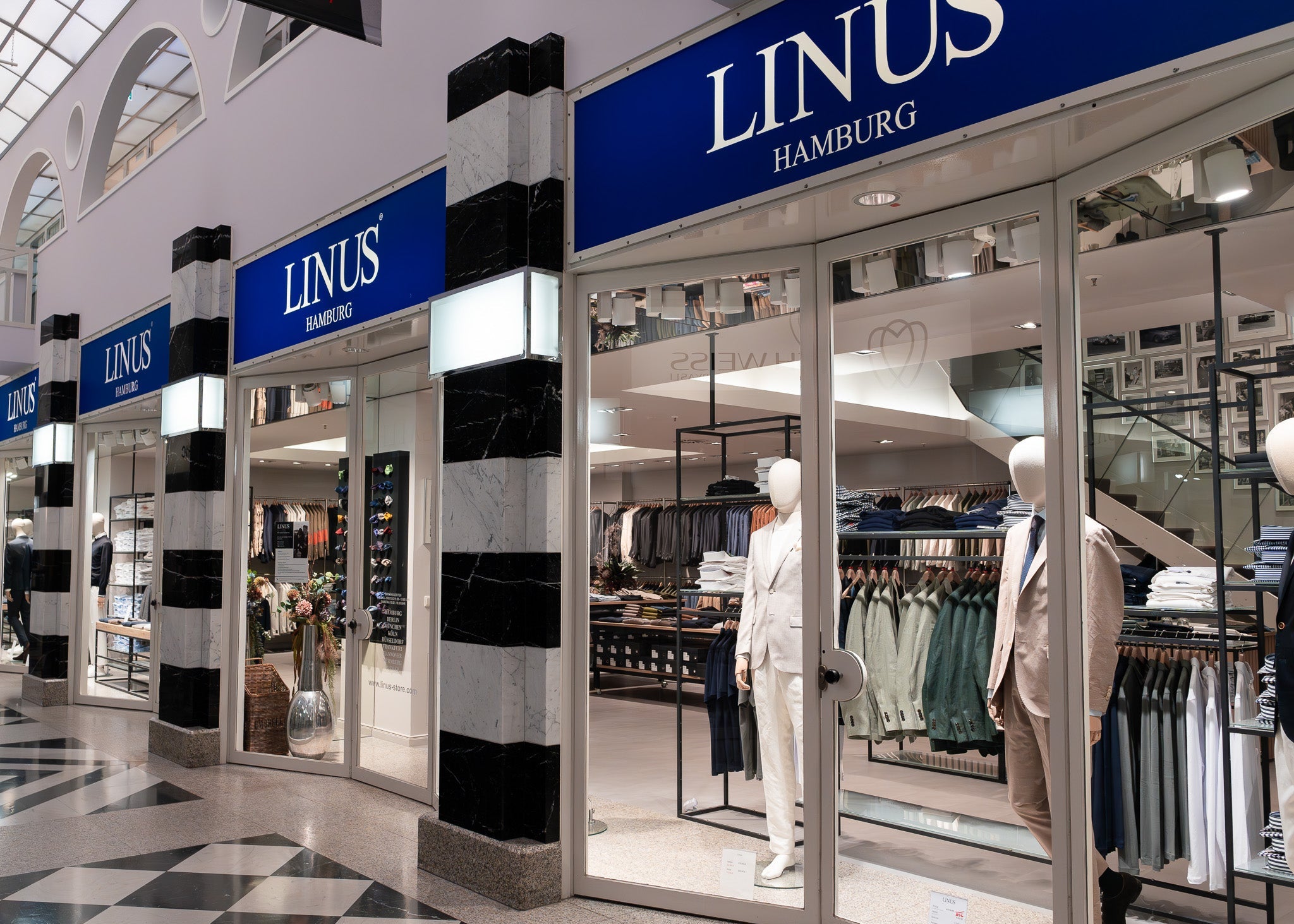 Modegeschäft mit eleganter Herrenmode.