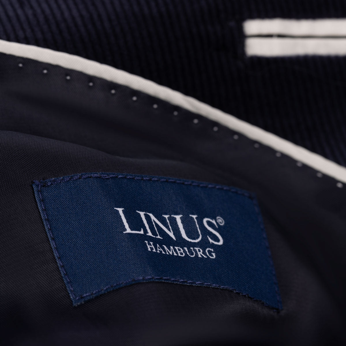 LINUS Hamburg Etikett auf Anzug.