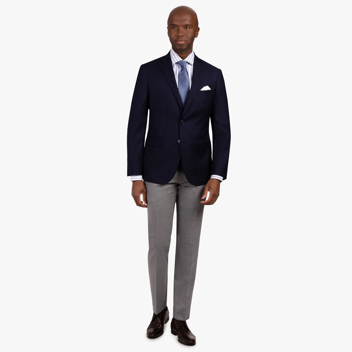 Mann in eleganter Herrenmode gekleidet.