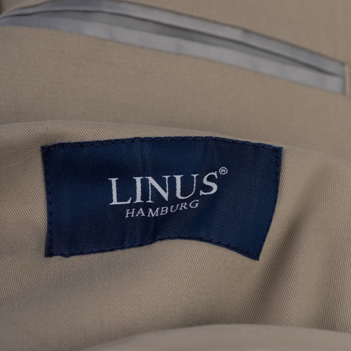 LINUS Hamburg Etikett auf Anzug.