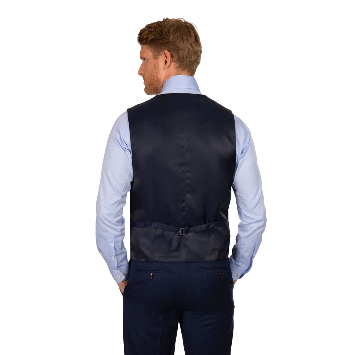 Mann in eleganter Herrenmode rückwärts.