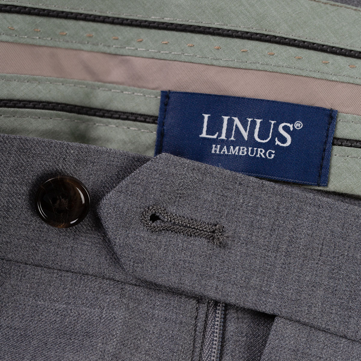 Graue Hose mit LINUS-Label.