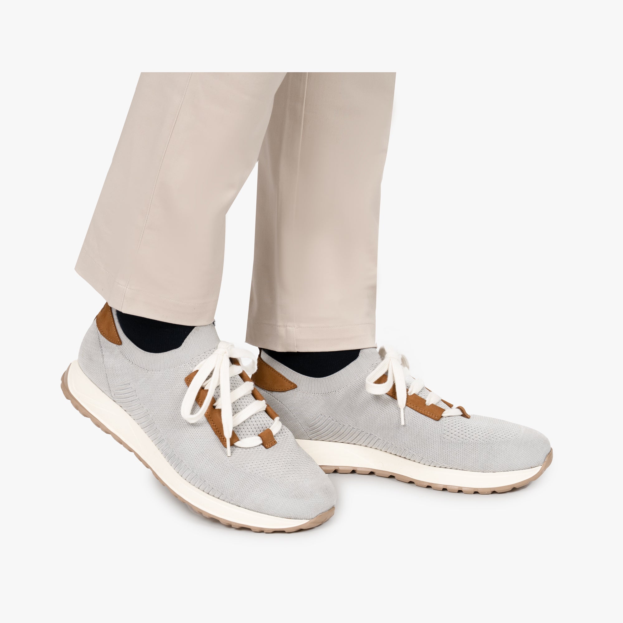 Geschnürter Strick Sneaker in Grau hellgrau Bild 4