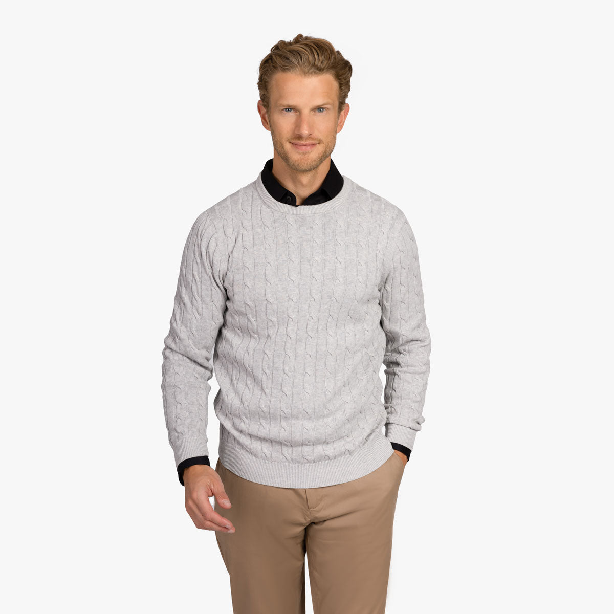 Rundhalspullover aus Baumwolle/Kaschmir mit Zopfstrick in hellgrau light grey 003 Bild 1