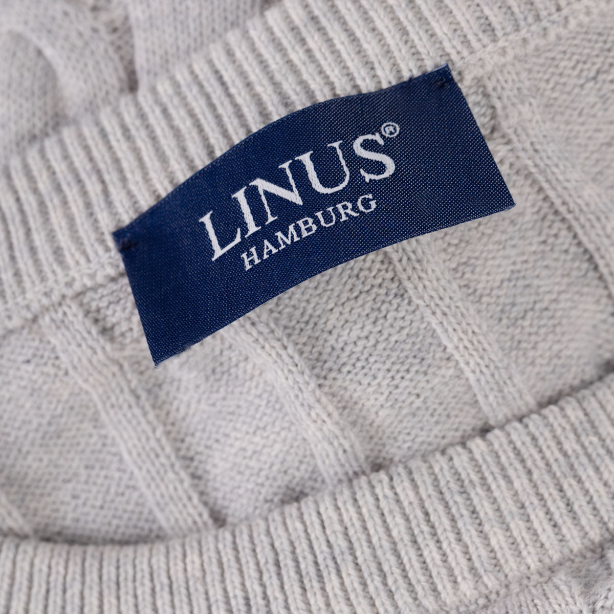 Rundhalspullover aus Baumwolle/Kaschmir mit Zopfstrick in hellgrau light grey 003 Bild 3