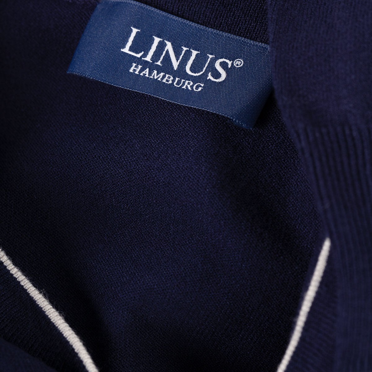 Rundhalspullover in dunkelblau mit weißen Details AF847 contrast AF840 Bild 3