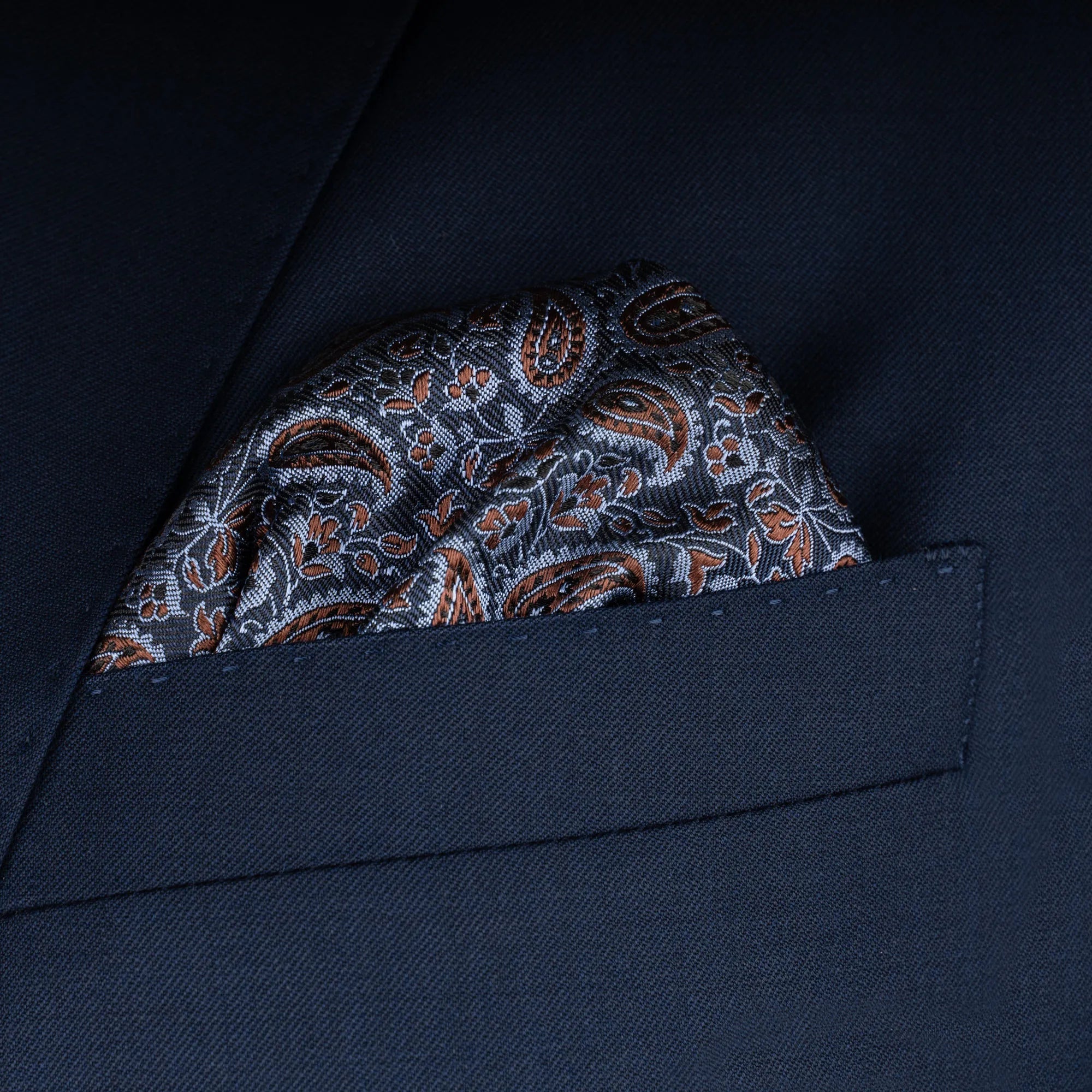 Einstecktuch aus reiner Seide in Dunkelblau mit rotem Paiselymuster blau Bild 1