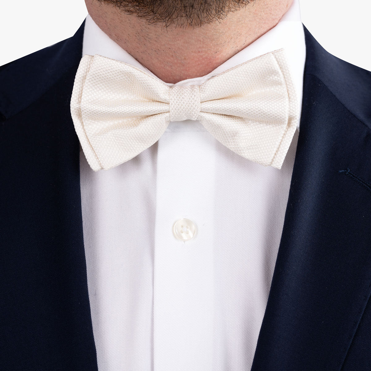 Vorgebundene Fliege aus Seide in uni offwhite offwhite Bild 2