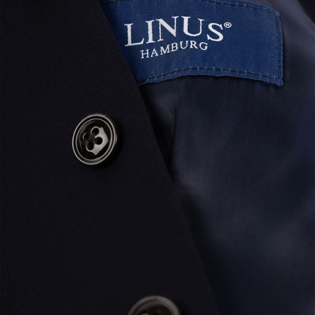 Knopf und Etikett von LINUS.