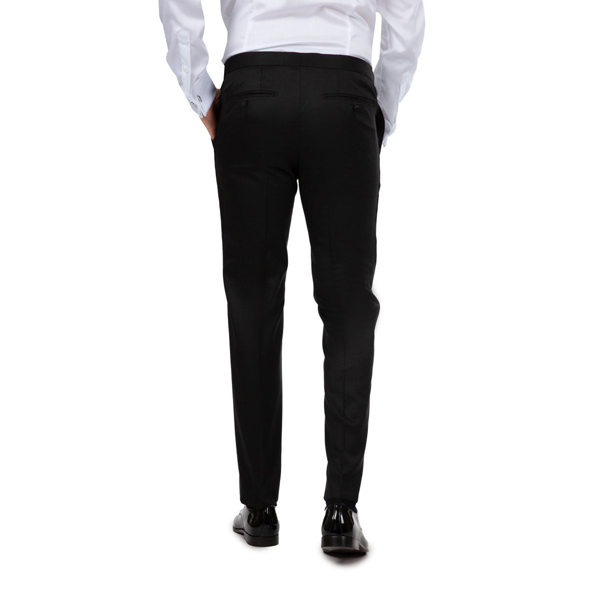 Mann in eleganter Herrenmode rückwärts.