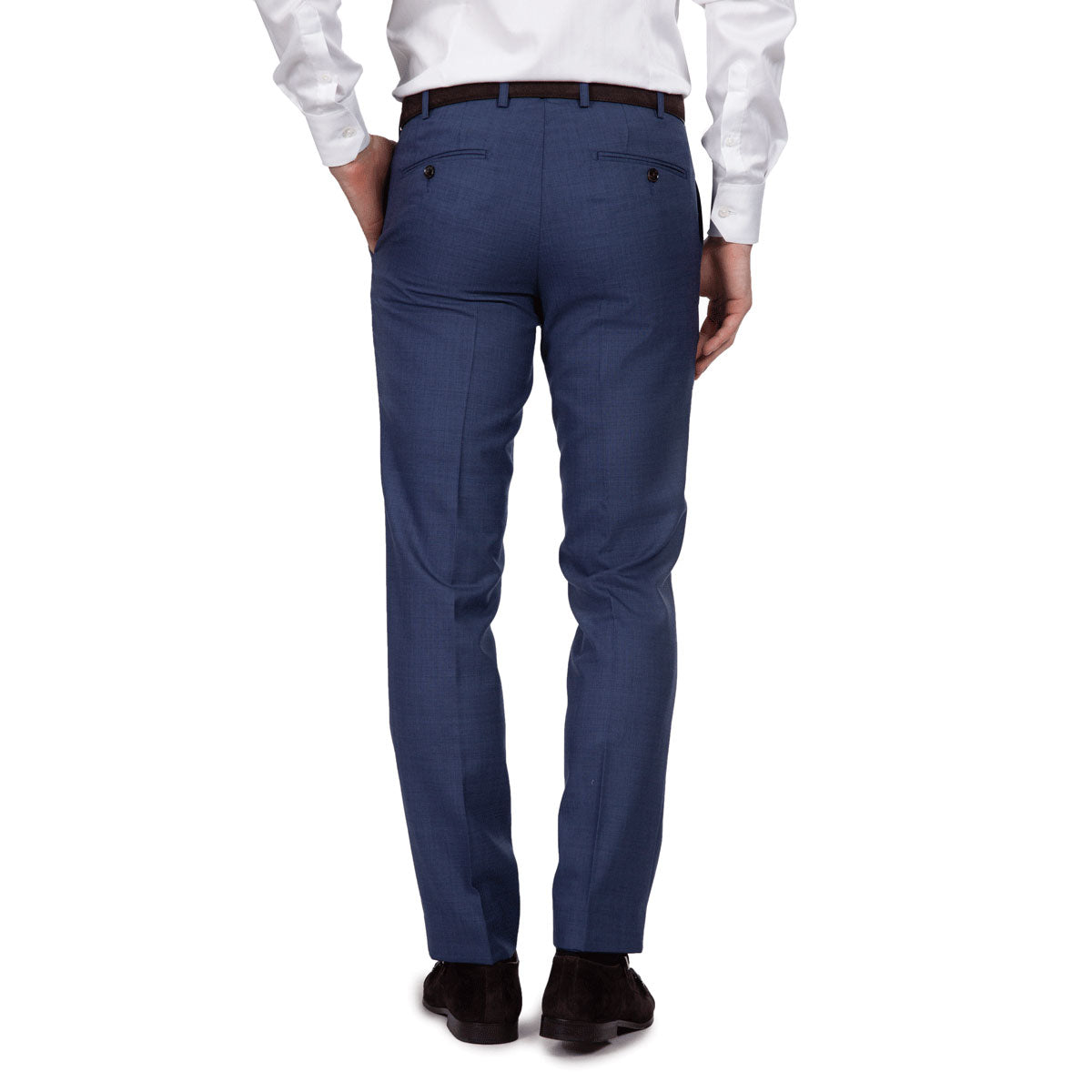 Mann in eleganter Anzughose.