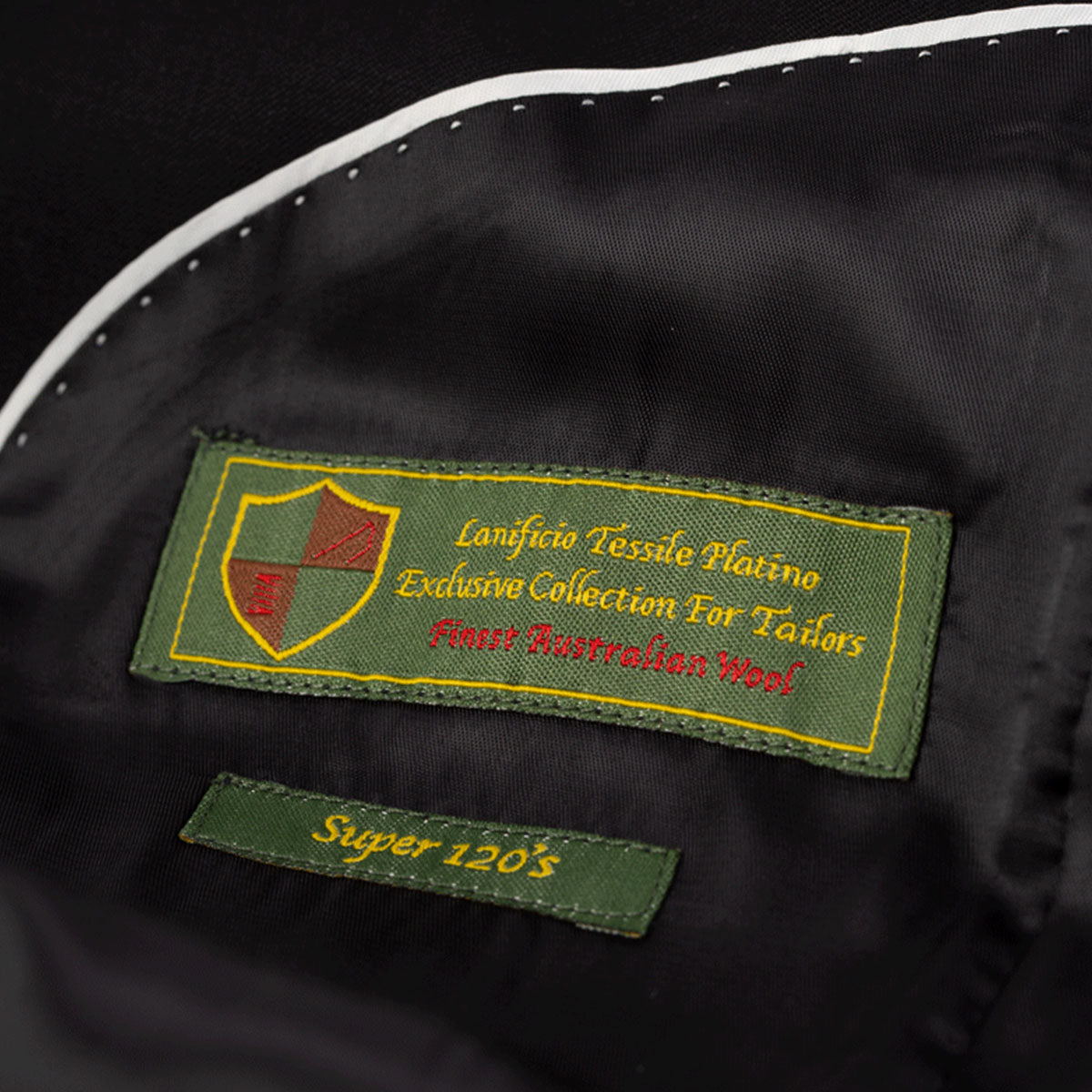 Innenfutter eines eleganten Anzugs.