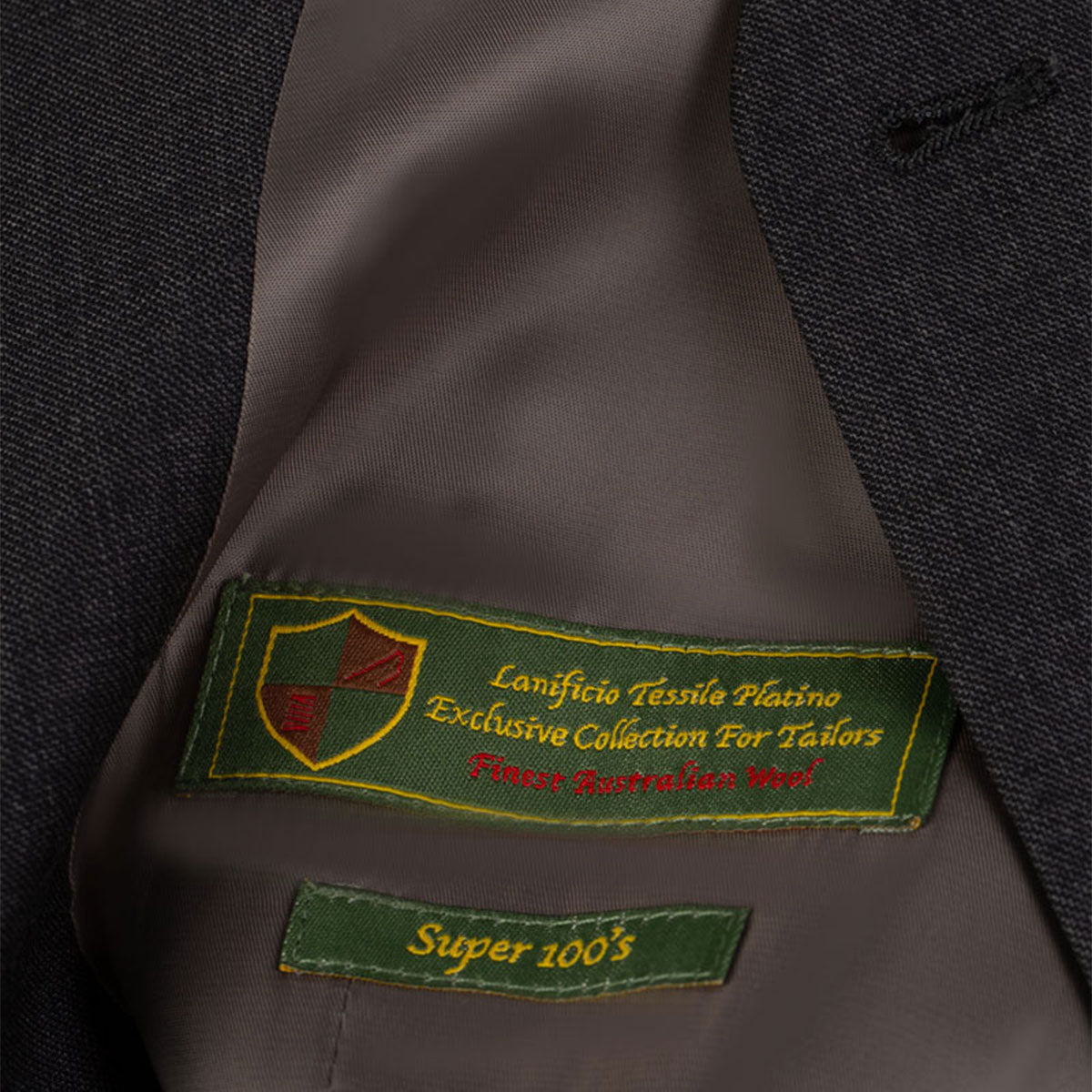 Innenfutter eines eleganten Anzugs.