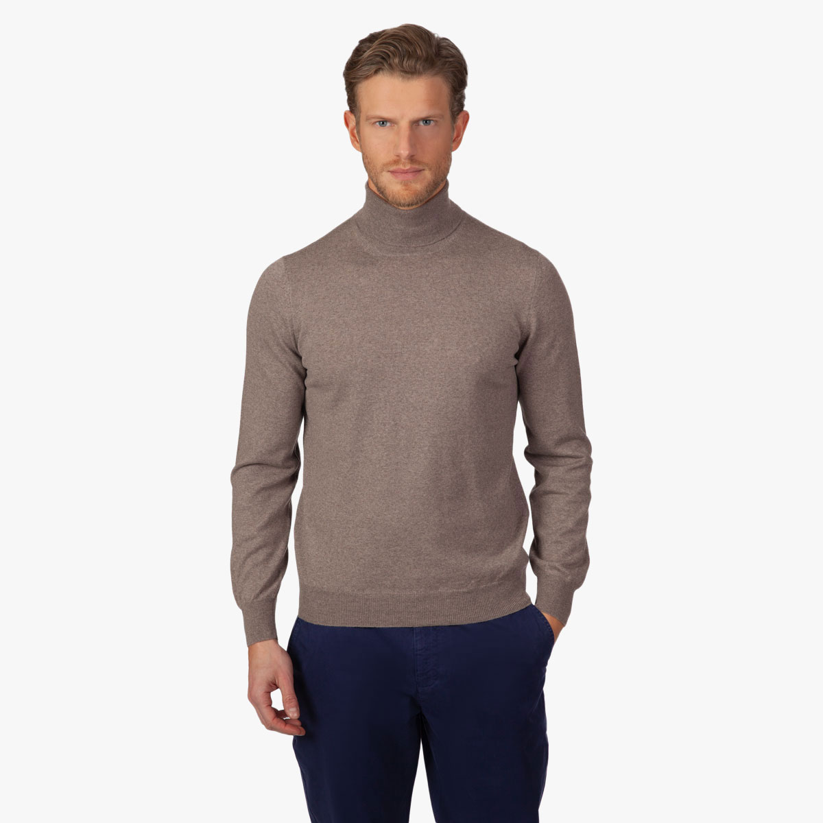 Nougatfarbener Rollkragenpullover aus Merinowolle Rollkragenpullover in nougat aus Merinowolle