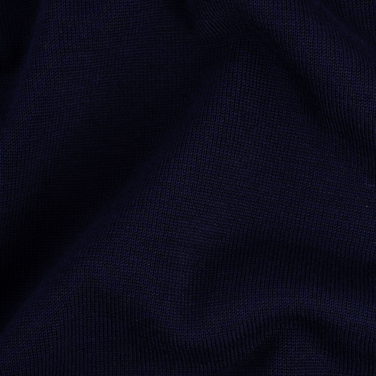 V-Ausschnitt Pullover in dunkelblau mit Seidenanteil