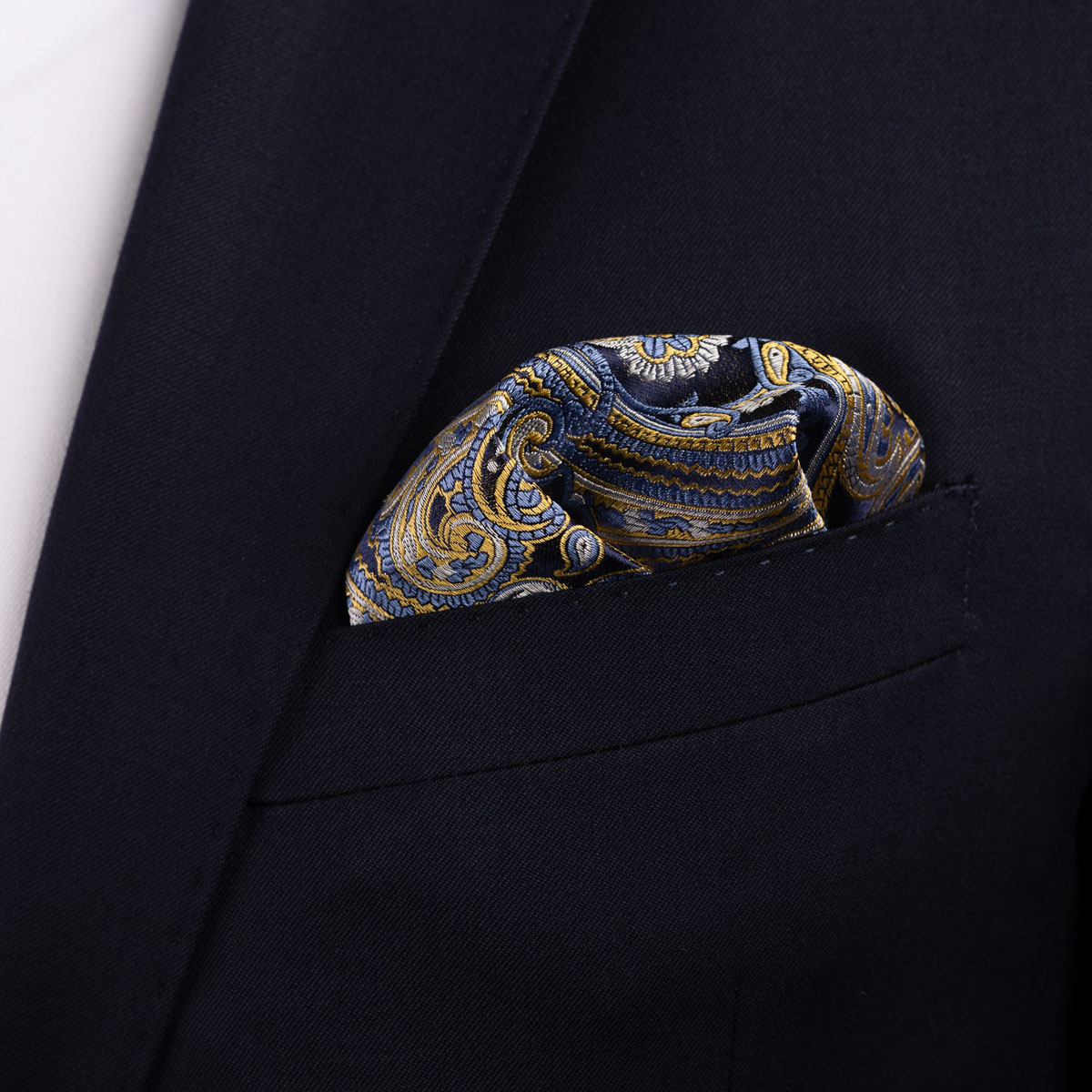 Einstecktuch aus Seide in dunkelblau mit goldenem Muster
