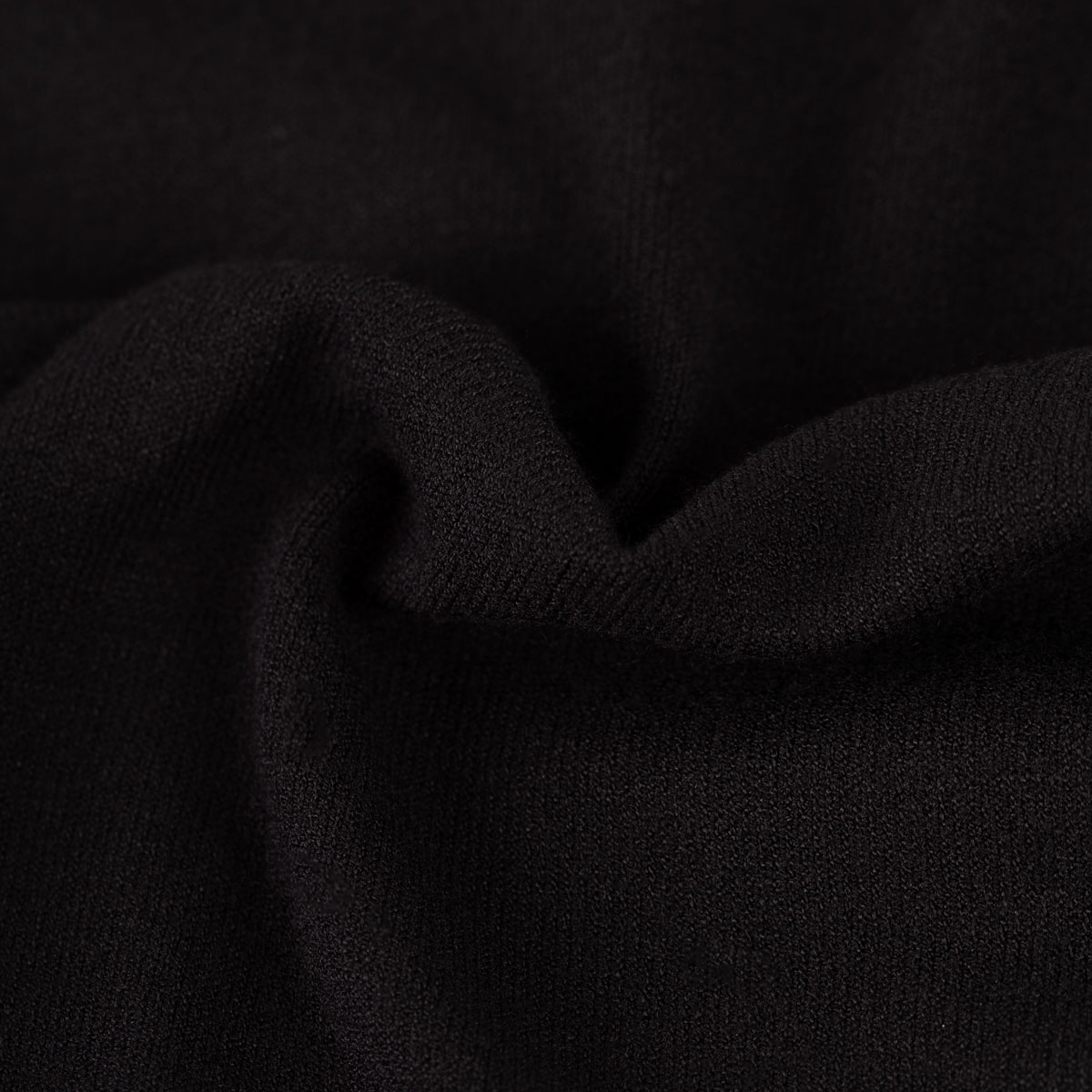 Rollkragenpullover aus Feinstrick in schwarz