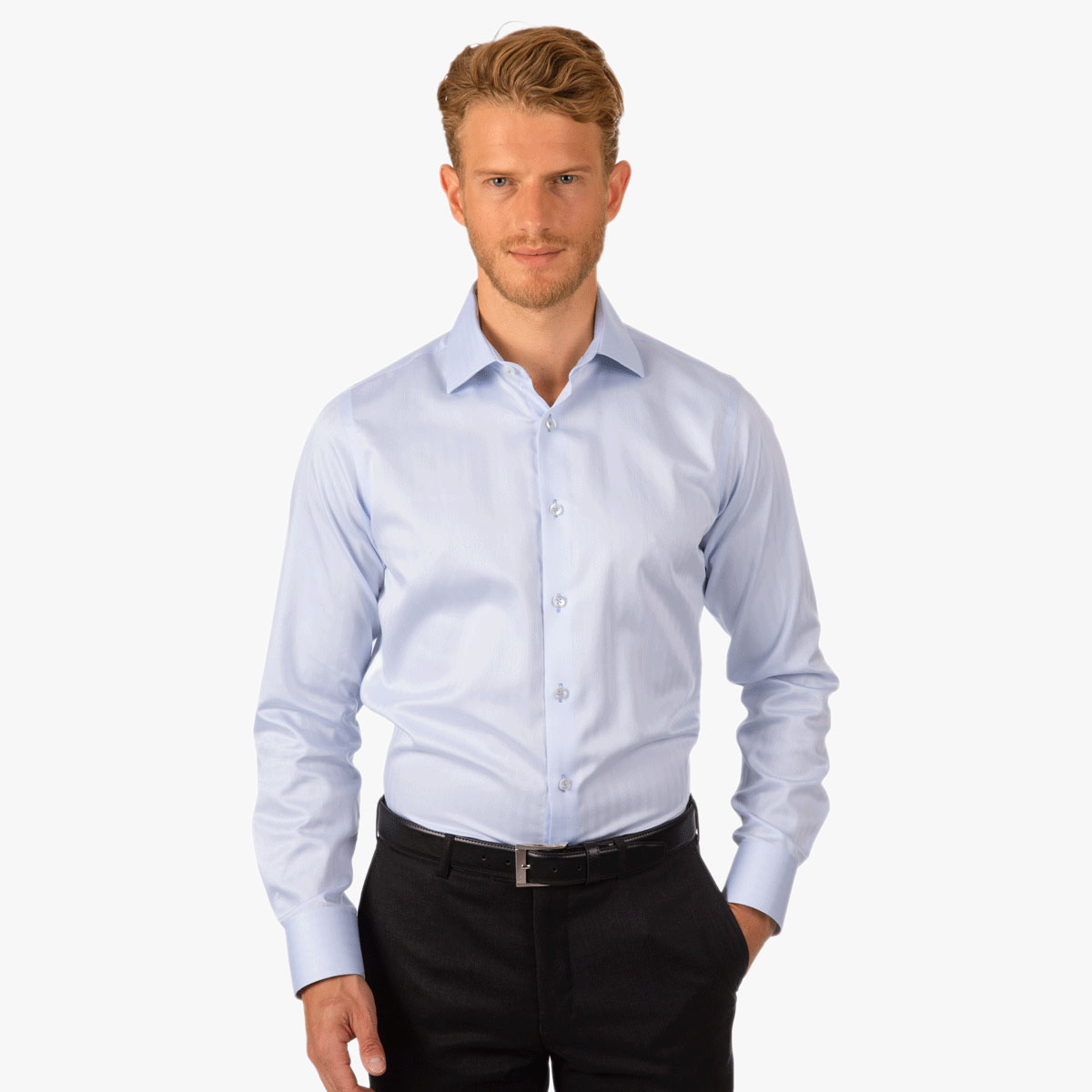 Hellblaues figurbetontes Hemd mit Fischgrat-Muster  Slim Fit Hemd mit Fischgrat in hellblau