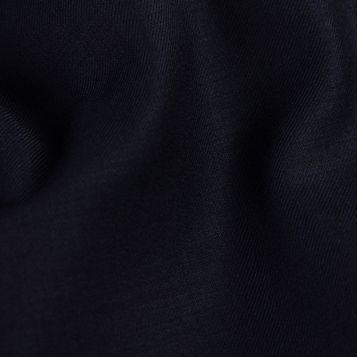 Anzug Fano/N in dunkelblau mit steigendem Revers und R-Bund