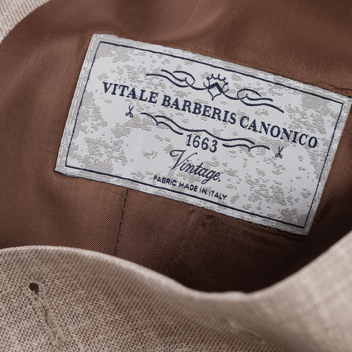 Oberstoff aus reiner Schurwolle von Vitale Barberis Canonico in Italien