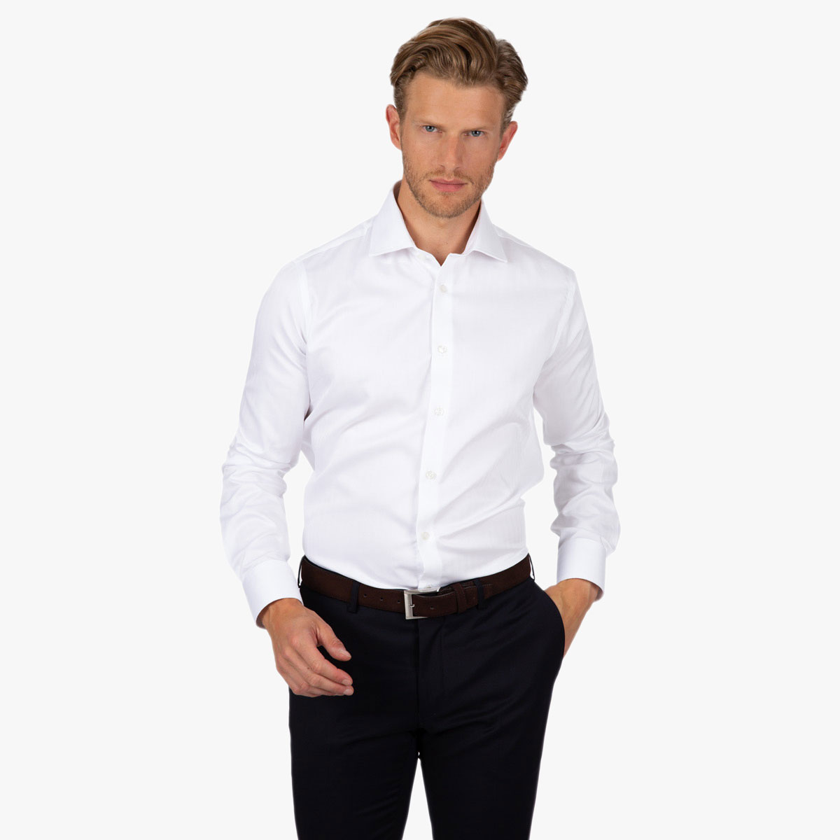 Weißes Super Slim Fit Hemd mit Fischgrat-Muster  Super Slim Fit Hemd mit Fischgrat in weiß