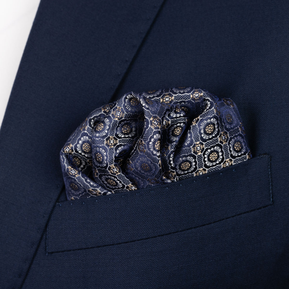 Einstecktuch mit geometrischem Muster in grau blau