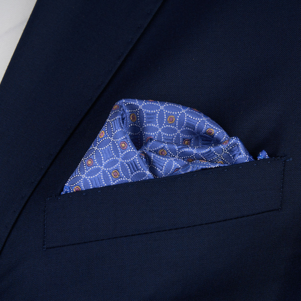 Einstecktuch aus reiner Seide in Blau mit Punkten Einstecktuch aus reiner Seide in Blau mit Punkten