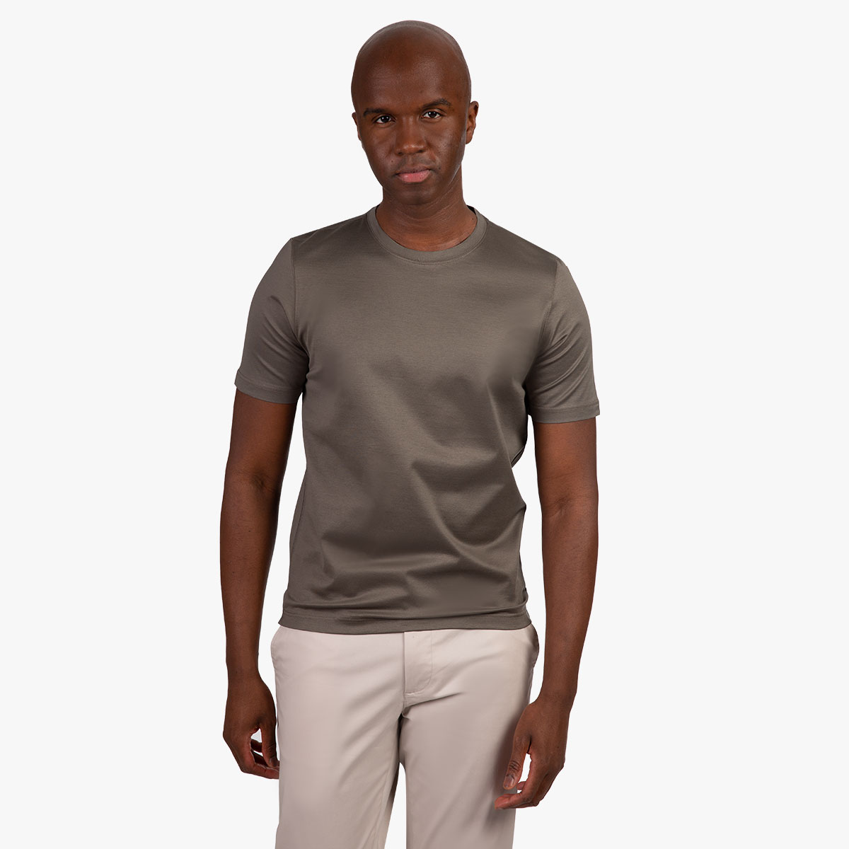 Leicht glänzendes Rundhals-T-Shirt in taupe
