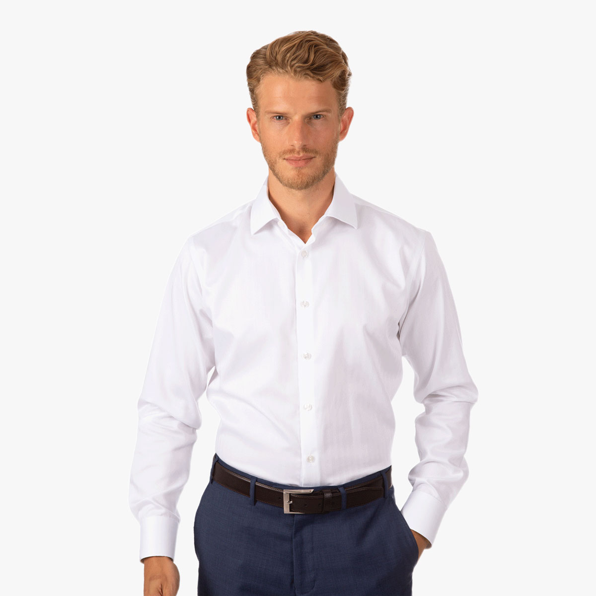 Weißes Modern Fit Hemd mit Fischgrat-Muster  Modern Fit Hemd mit Fischgrat in weiß