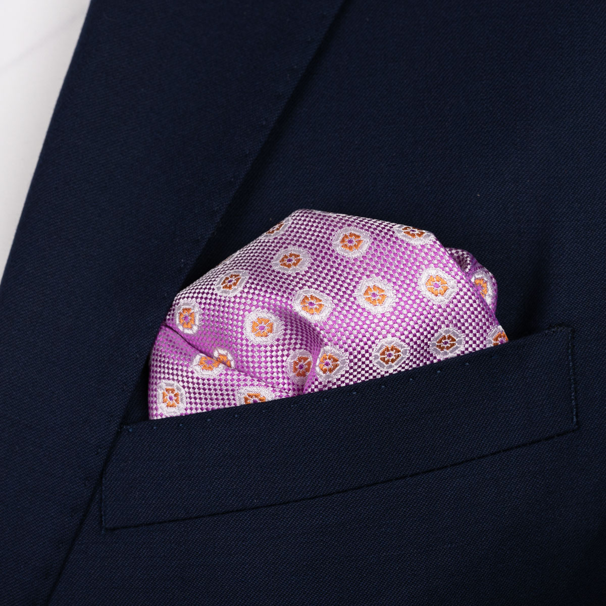 Einstecktuch mit Struktur und Blütenmuster in pink