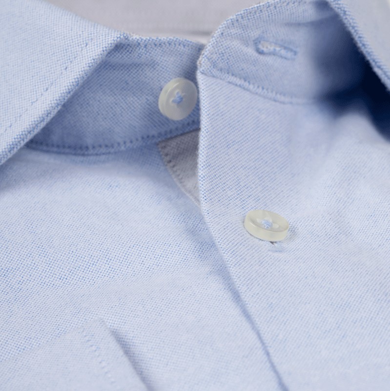Herren-Hemd mit grau unterlegter Knopfleiste