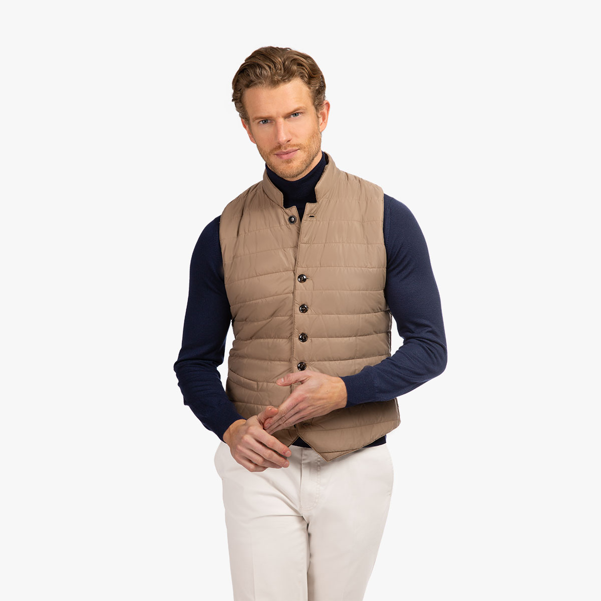 Beigefarbene Steppweste Steppweste in beige