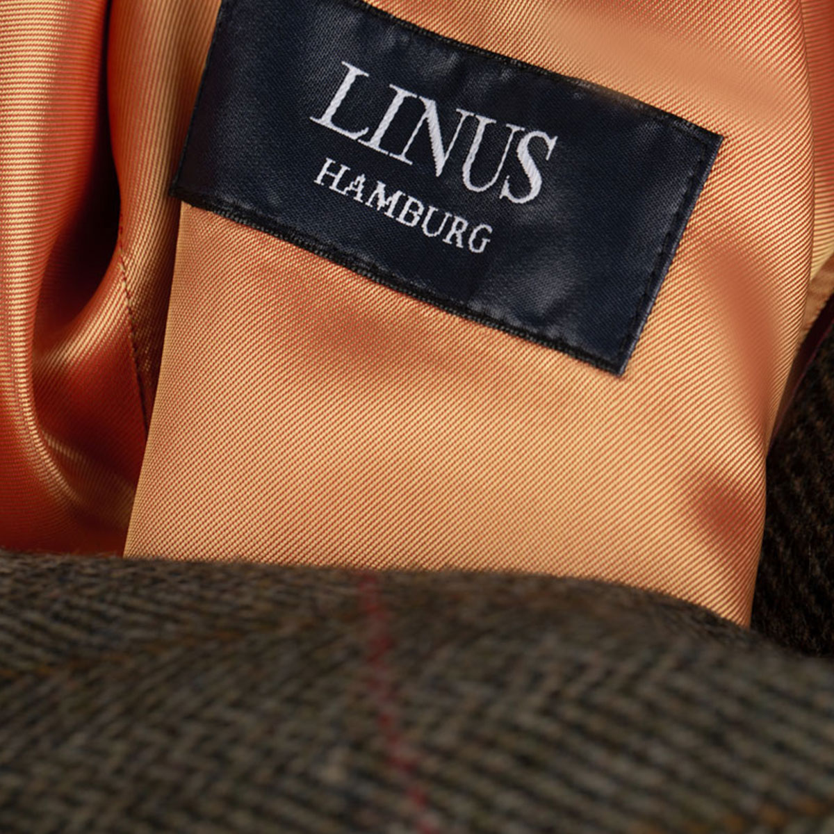 Reines Wollgewebe aus der britischen Traditionsweberei Abraham Moon & Sons 100% reines Wollgewebe aus der britischen Traditionsweberei Abraham Moon & Sons